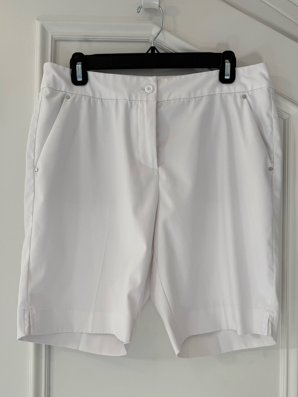 Greg Norman White Golf Bermuda Shorts Size 8 Stretch